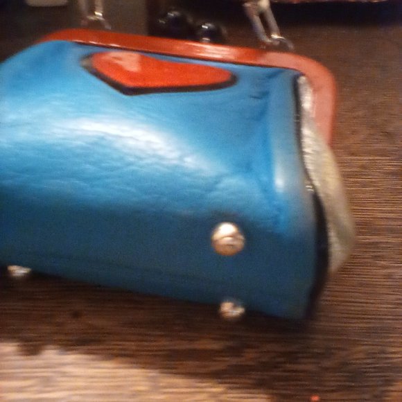 BRIGHTON CROSSBODY KISSLOCK POP HEART LEATHER BAG - Picture 6 of 8